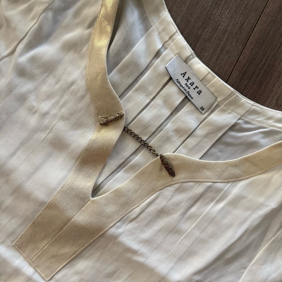 New Axara Ivory Pleated V Neck Clasped Silky Blouse - Picture 2 of 4